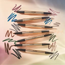 Collection de crayons yeux Iconic London Kajal en plusieurs teintes, texture crémeuse longue tenue, tracé précis et couleurs intenses